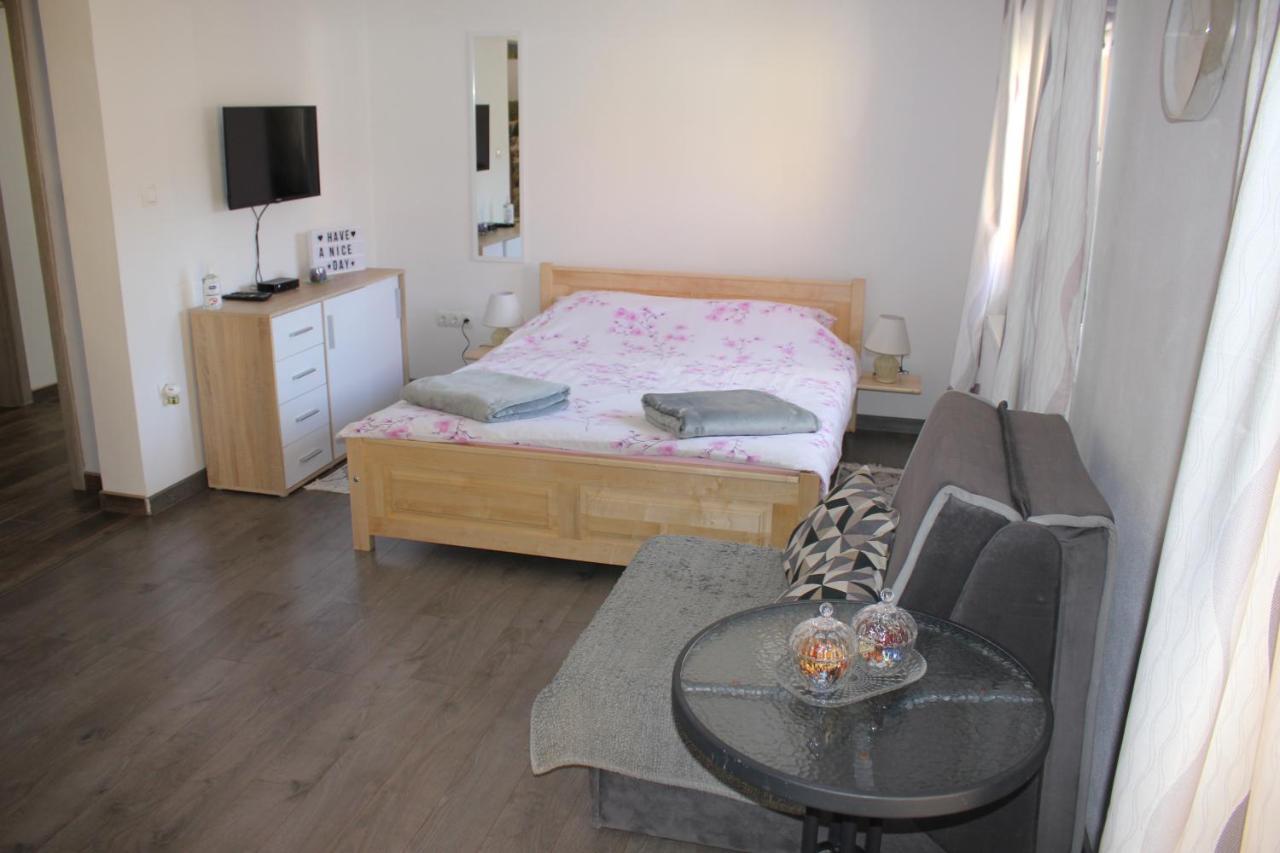 קורניצה Studio Apartments Adian מראה חיצוני תמונה