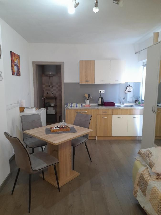 קורניצה Studio Apartments Adian מראה חיצוני תמונה